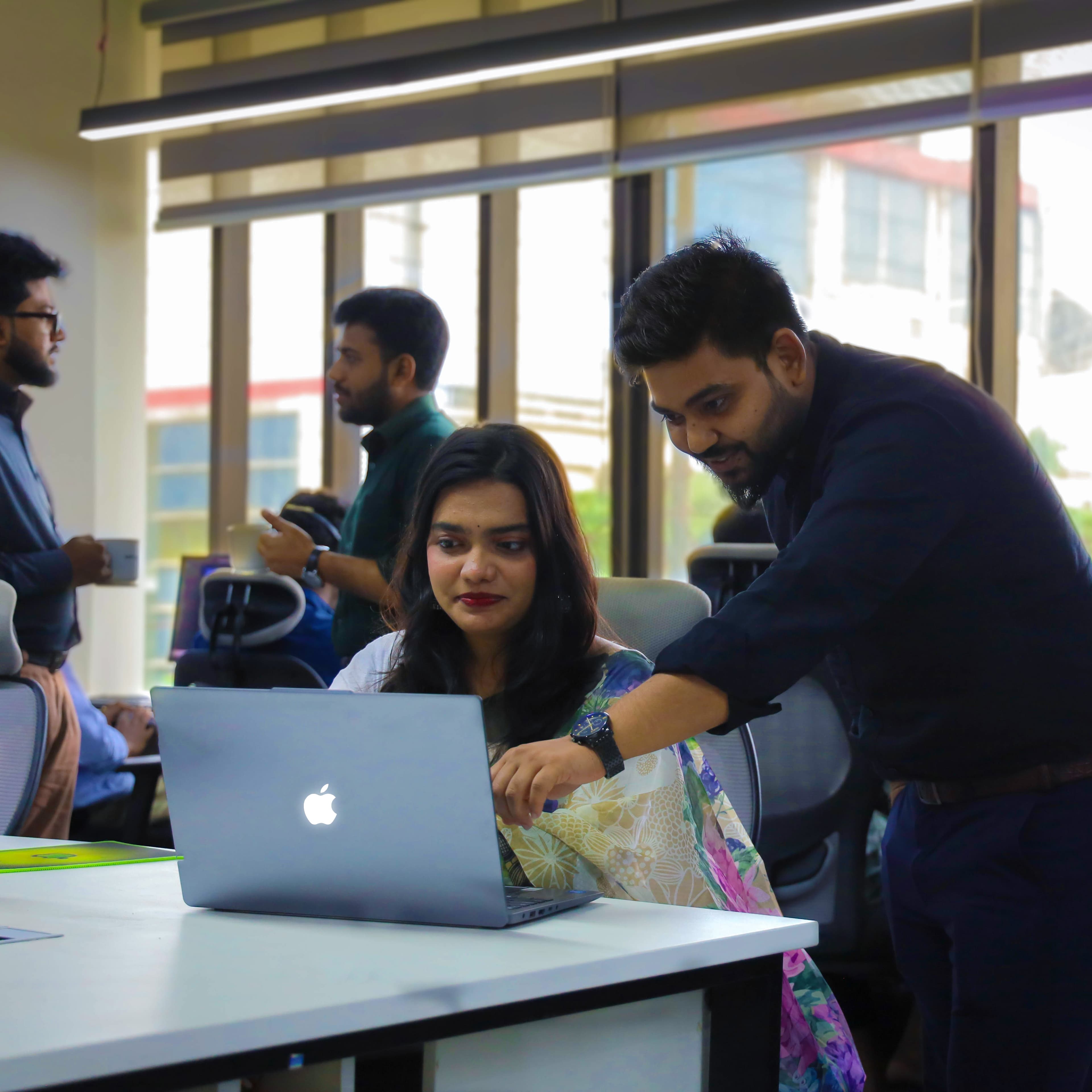 walking_on_crowded_road